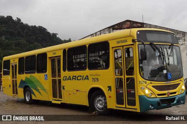 Viação Garcia 7579 na cidade de Duque de Caxias, Rio de Janeiro, Brasil, por Rafael H.. Número da foto: #8548278.
