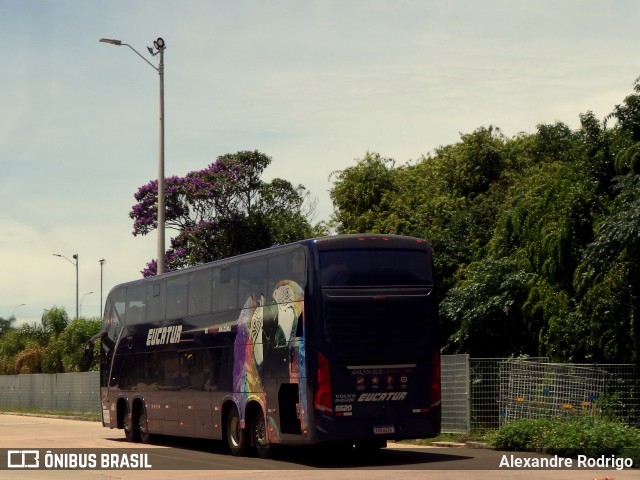 Eucatur - Empresa União Cascavel de Transportes e Turismo 5520 na cidade de Curitiba, Paraná, Brasil, por Alexandre Rodrigo. ID da foto: 8547413.