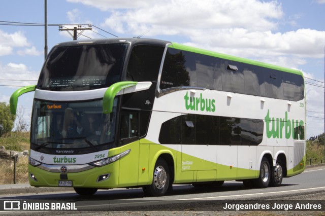 TurBus 2954 na cidade de Chillán, Ñuble, Bío-Bío, Chile, por Jorgeandres Jorge Andres. Número da foto: #8551415.