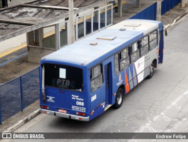 Transportes Coletivos Parque das Nações 088 na cidade de Santo André, São Paulo, Brasil, por Endrew Felipe. ID da foto: 8561018.