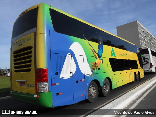 Viação Amarelinho 13802 na cidade de Brasília, Distrito Federal, Brasil, por Vicente de Paulo Alves. Número da foto: #8579232.