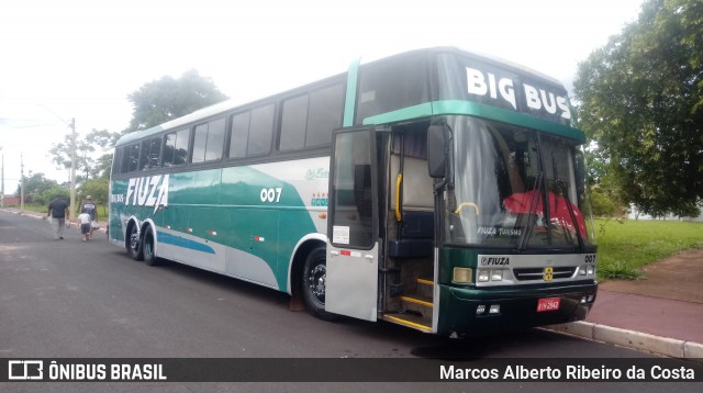 Fiuza 007 na cidade de São José do Rio Preto, São Paulo, Brasil, por Marcos Alberto Ribeiro da Costa. Número da foto: #8576761.