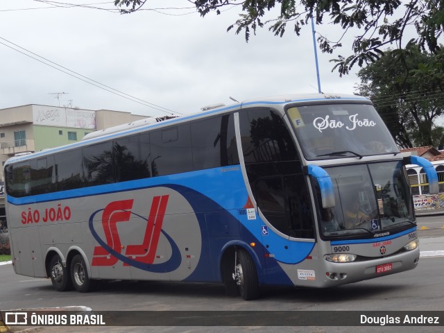 São João Turismo 9000 na cidade de Trindade, Goiás, Brasil, por Douglas Andrez. ID da foto: 8582699.