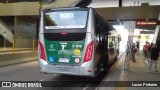 Via Sudeste Transportes S.A. 5 1418 na cidade de São Paulo, São Paulo, Brasil, por Lucas Pinheiro. Número da foto: #:id.