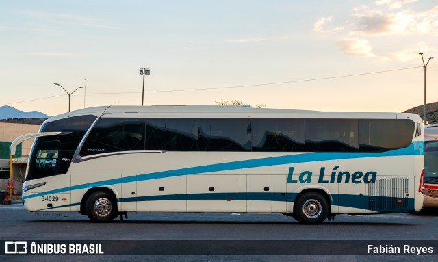 La Línea 34029 na cidade de Morelia, Michoacán, México, por Fabián Reyes. Número da foto: #8585430.