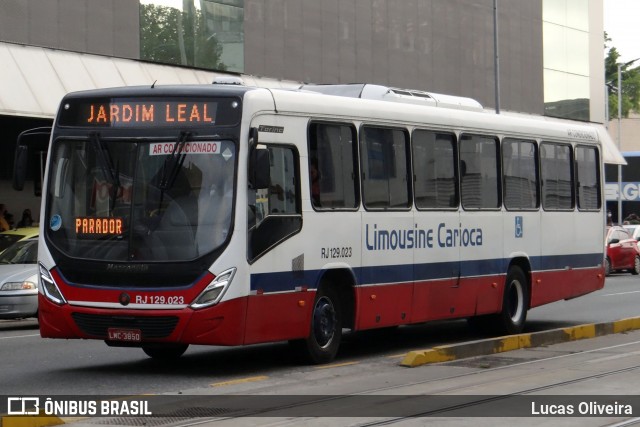 Empresa de Transportes Limousine Carioca RJ 129.023 na cidade de Rio de Janeiro, Rio de Janeiro, Brasil, por Lucas Oliveira. ID da foto: 8584879.