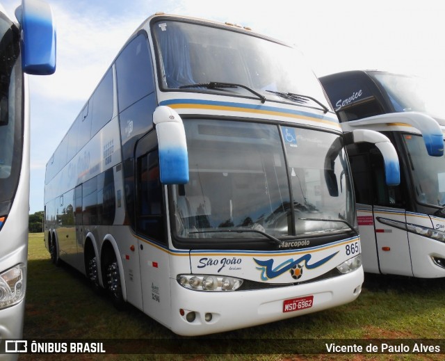 São João Turismo 865 na cidade de Brasília, Distrito Federal, Brasil, por Vicente de Paulo Alves. Número da foto: #8587438.
