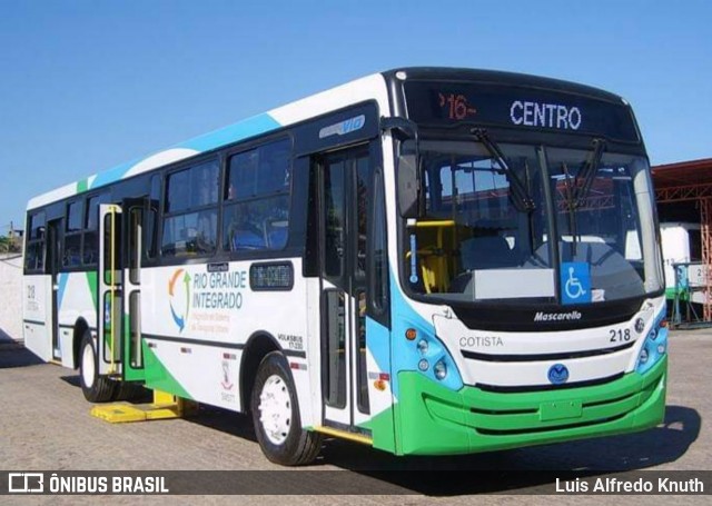 Cotista 218 na cidade de Rio Grande, Rio Grande do Sul, Brasil, por Luis Alfredo Knuth. Número da foto: #8587280.