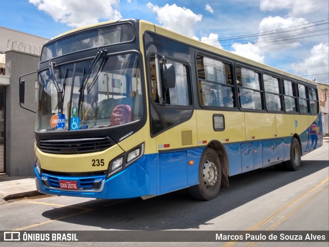 Trancid - Transporte Cidade de Divinópolis 235 na cidade de Divinópolis, Minas Gerais, Brasil, por Marcos Paulo de Souza Alves. ID da foto: 8590952.