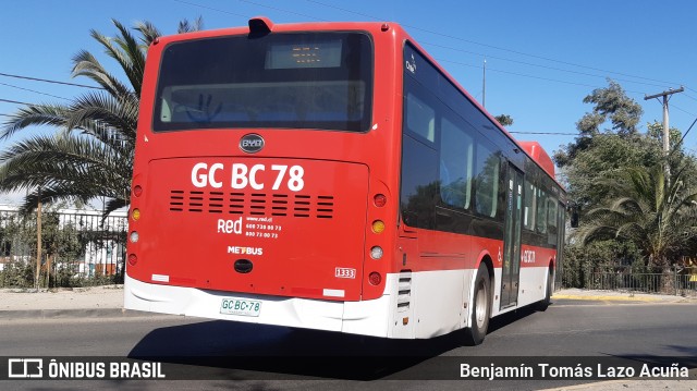 Metbus 1333 na cidade de Maipú, Santiago, Metropolitana de Santiago, Chile, por Benjamín Tomás Lazo Acuña. Número da foto: #8596014.