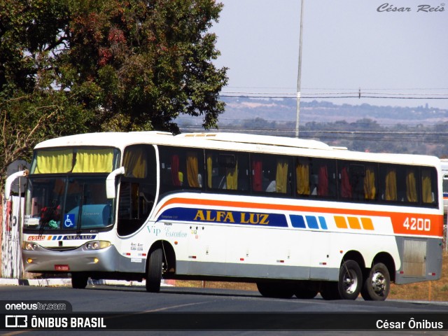 Alfa Luz Viação Transportes 4200 na cidade de Brasília, Distrito Federal, Brasil, por César Ônibus. ID da foto: 8595925.