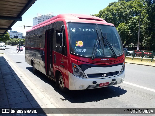 ATL - Associação dos Transportadores de Passageiros por Lotação 205 na cidade de Porto Alegre, Rio Grande do Sul, Brasil, por JULIO SILVA. Número da foto: #8599224.