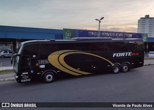 ForteBus Turismo 12600 na cidade de Nova Serrana, Minas Gerais, Brasil, por Vicente de Paulo Alves. ID da foto: 8608334.