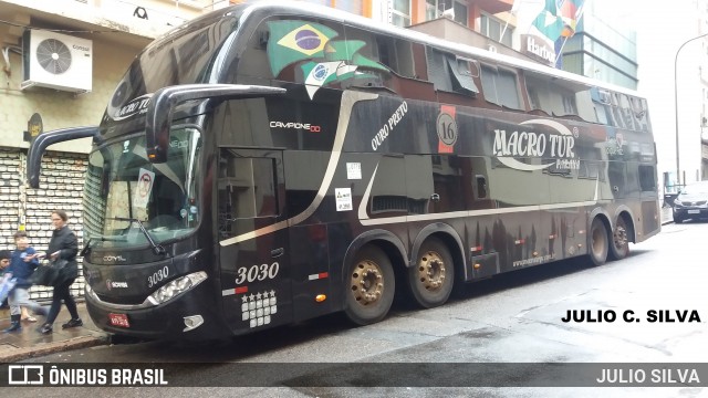 Macro Tur Paraná 3030 na cidade de Porto Alegre, Rio Grande do Sul, Brasil, por JULIO SILVA. Número da foto: #8605953.