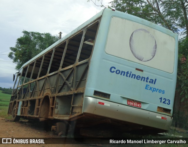 Sucata e Desmanches 123 na cidade de Rio Pardo, Rio Grande do Sul, Brasil, por Ricardo Manoel Limberger Carvalho. Número da foto: #8609468.