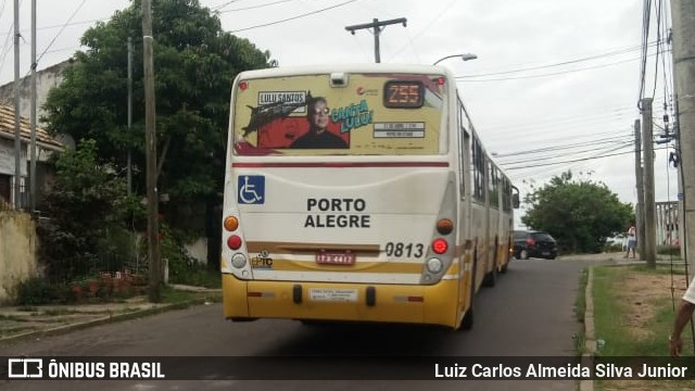 Companhia Carris Porto-Alegrense 0813 na cidade de Porto Alegre, Rio Grande do Sul, Brasil, por Luiz Carlos Almeida Silva Junior. ID da foto: 8608147.