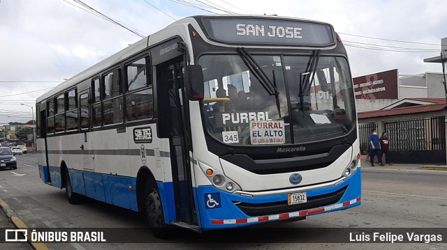 Buses Guadalupe 60 na cidade de Guadalupe, Goicoechea, San José, Costa Rica, por Luis Felipe Vargas. ID da foto: 8609624.