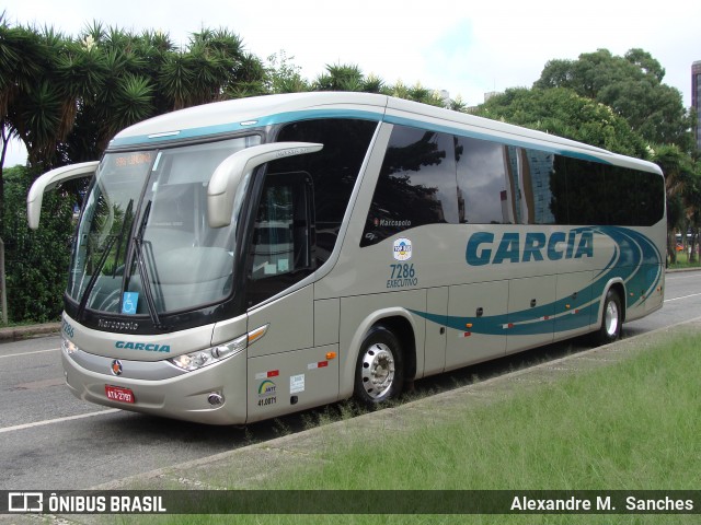 Viação Garcia 7286 na cidade de Curitiba, Paraná, Brasil, por Alexandre M.  Sanches. Número da foto: #8521238.