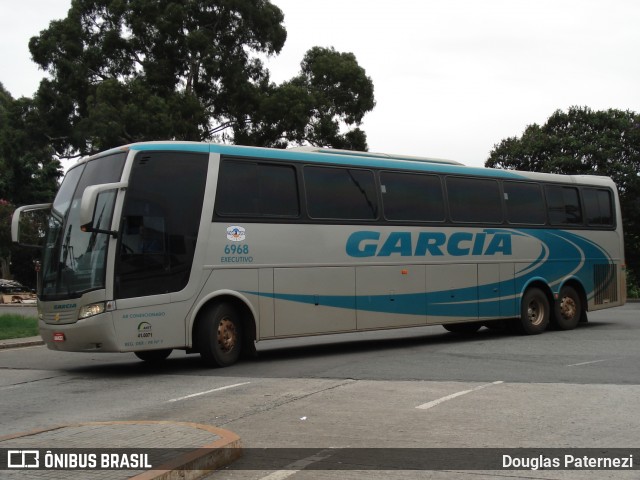 Viação Garcia 6968 na cidade de Curitiba, Paraná, Brasil, por Douglas Paternezi. ID da foto: 8521955.