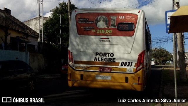 Companhia Carris Porto-Alegrense 0831 na cidade de Porto Alegre, Rio Grande do Sul, Brasil, por Luiz Carlos Almeida Silva Junior. ID da foto: 8526477.