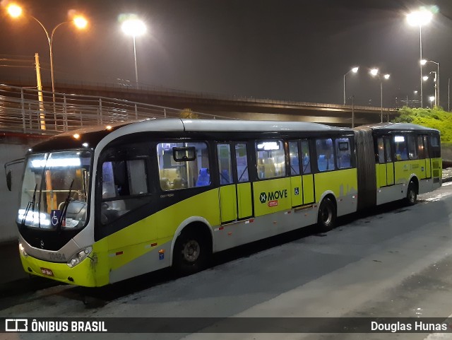 SM Transportes 20484 na cidade de Belo Horizonte, Minas Gerais, Brasil, por Douglas Hunas. ID da foto: 8526897.