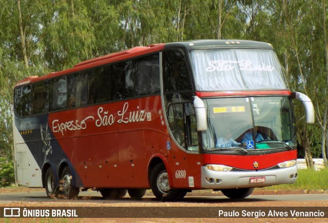 Expresso São Luiz 6880 na cidade de Cuiabá, Mato Grosso, Brasil, por Paulo Sergio Alves Venancio. ID da foto: 8530941.