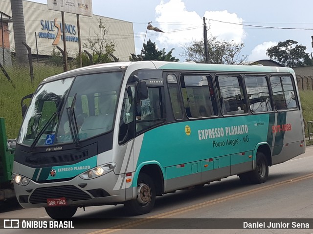 Expresso Planalto - Pouso Alegre 221953 na cidade de Ouro Preto, Minas Gerais, Brasil, por Daniel Junior Sena. Número da foto: #8532548.