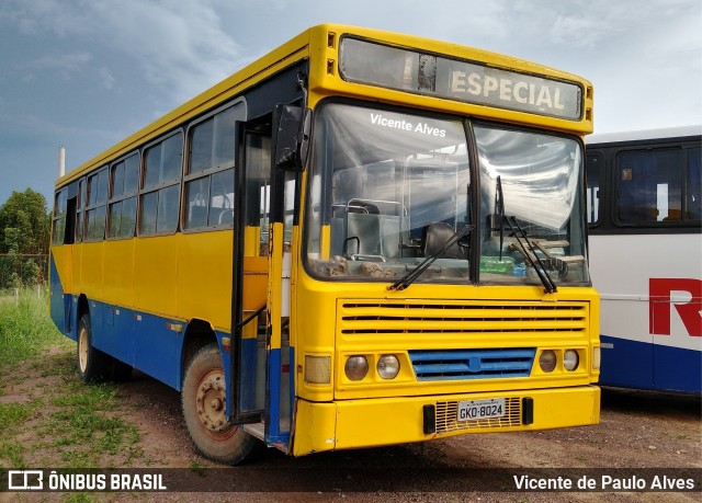 Ônibus Particulares 8024 na cidade de Santo Antônio do Monte, Minas Gerais, Brasil, por Vicente de Paulo Alves. ID da foto: 8533772.