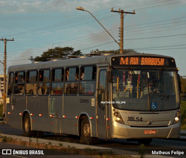 Viação Santo Ângelo 18L54 na cidade de Curitiba, Paraná, Brasil, por Matheus Felipe. ID da foto: 9366833.