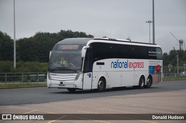 National Express 213 na cidade de Essex, Inglaterra, por Donald Hudson. ID da foto: 9365065.