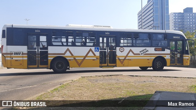 Companhia Carris Porto-Alegrense 0860 na cidade de Porto Alegre, Rio Grande do Sul, Brasil, por Max Ramos. Número da foto: #9367324.
