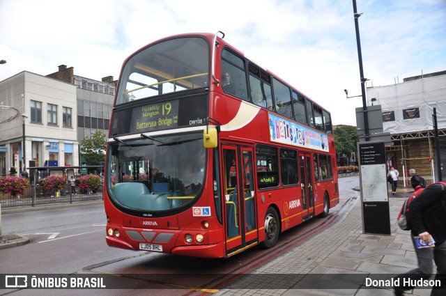 Arriva DW108 na cidade de London, Greater London, Inglaterra, por Donald Hudson. Número da foto: #9368257.
