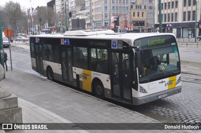 De Lijn 4895 na cidade de Antwerpen, Antwerp, Bélgica, por Donald Hudson. ID da foto: 9368356.