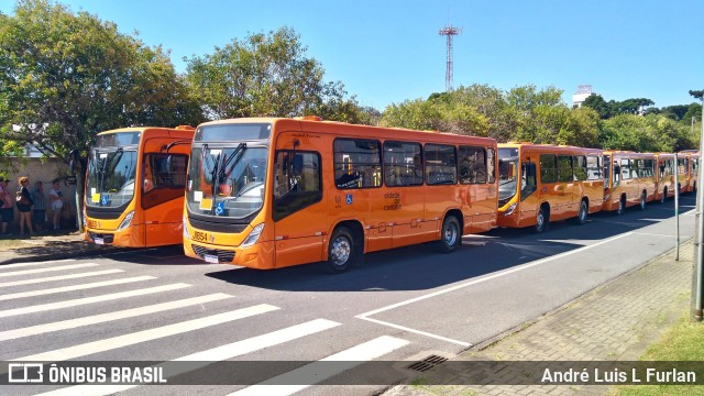 Expresso Azul JI854 na cidade de Curitiba, Paraná, Brasil, por André Luis L Furlan. ID da foto: 9371060.