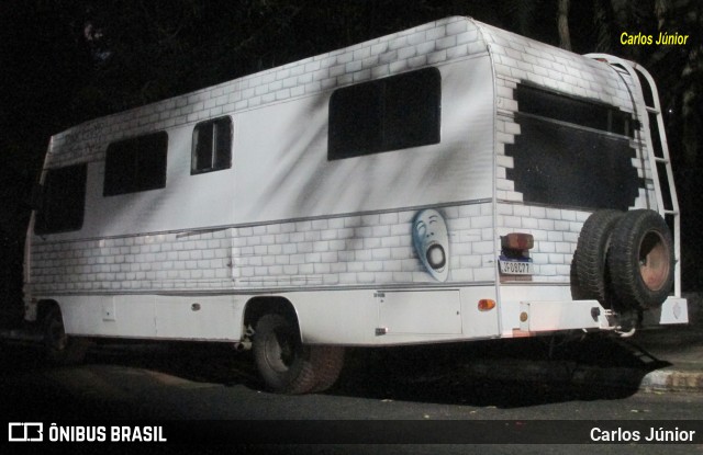 Ônibus Particulares 8277 na cidade de Caldas Novas, Goiás, Brasil, por Carlos Júnior. Número da foto: #9375634.