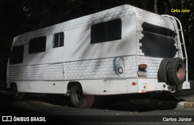 Ônibus Particulares 8277 na cidade de Caldas Novas, Goiás, Brasil, por Carlos Júnior. ID da foto: 9375634.