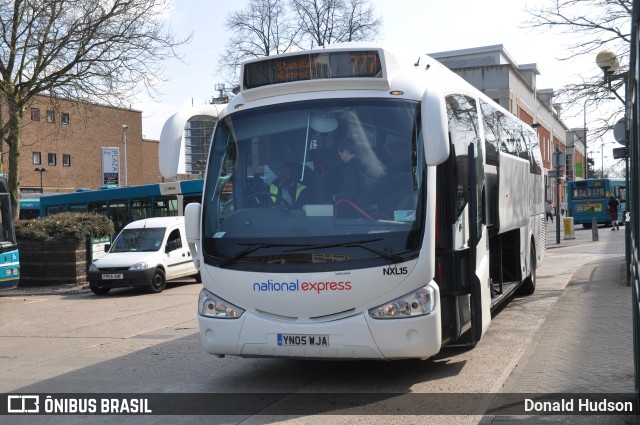 National Express NXL15 na cidade de Stevenage, Hertfordshire, Inglaterra, por Donald Hudson. Número da foto: #9378585.