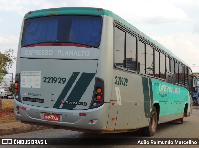 Expresso Planalto 221929 na cidade de Paracatu, Minas Gerais, Brasil, por Adão Raimundo Marcelino. Número da foto: #9382813.