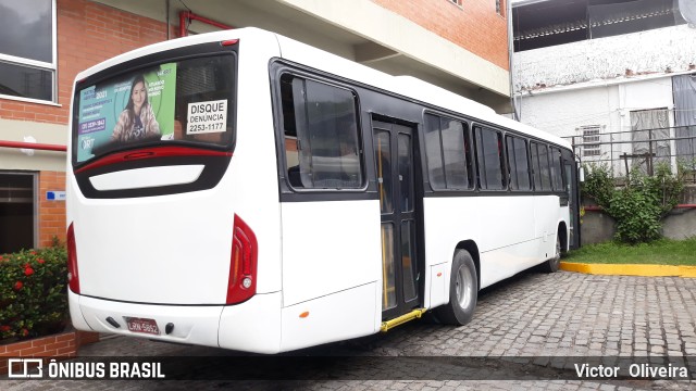 Ônibus Particulares  na cidade de Rio de Janeiro, Rio de Janeiro, Brasil, por Victor  Oliveira. Número da foto: #9381661.