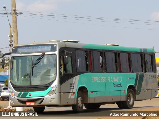 Expresso Planalto 221913 na cidade de Paracatu, Minas Gerais, Brasil, por Adão Raimundo Marcelino. Número da foto: #9382609.