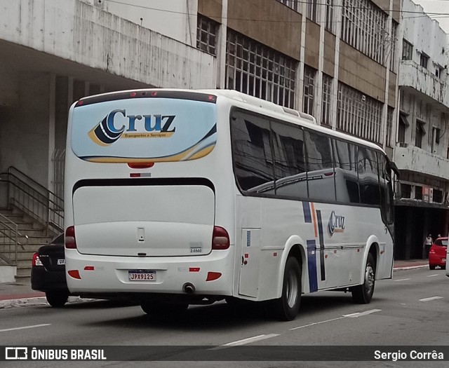 Cruz Transportes e Terraplanagem 9825 na cidade de Vitória, Espírito Santo, Brasil, por Sergio Corrêa. Número da foto: #9386427.