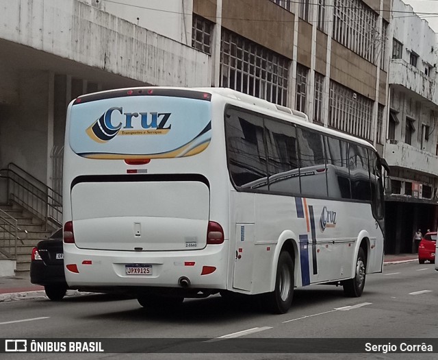 Cruz Transportes e Terraplanagem 9825 na cidade de Vitória, Espírito Santo, Brasil, por Sergio Corrêa. ID da foto: 9386427.