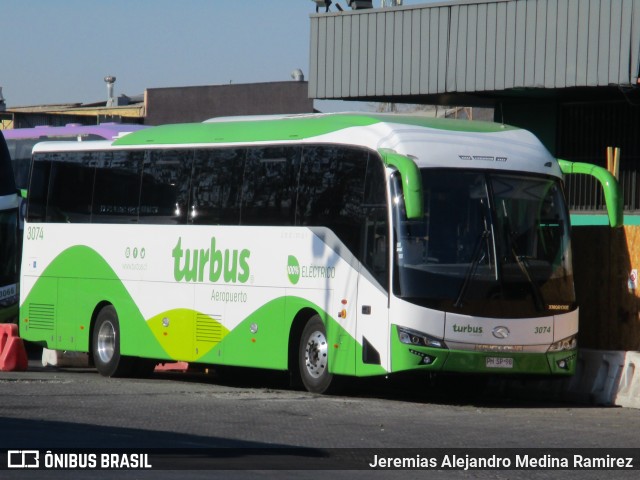 TurBus 3074 na cidade de Santiago, Santiago, Metropolitana de Santiago, Chile, por Jeremias Alejandro Medina Ramirez. Número da foto: #9329280.