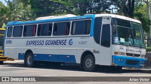 Expresso Goianense 2095 na cidade de Recife, Pernambuco, Brasil, por Arlan Victor. Número da foto: #9388528.