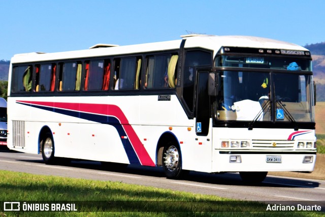 Ônibus Particulares 3411 na cidade de Roseira, São Paulo, Brasil, por Adriano Duarte. Número da foto: #9396984.
