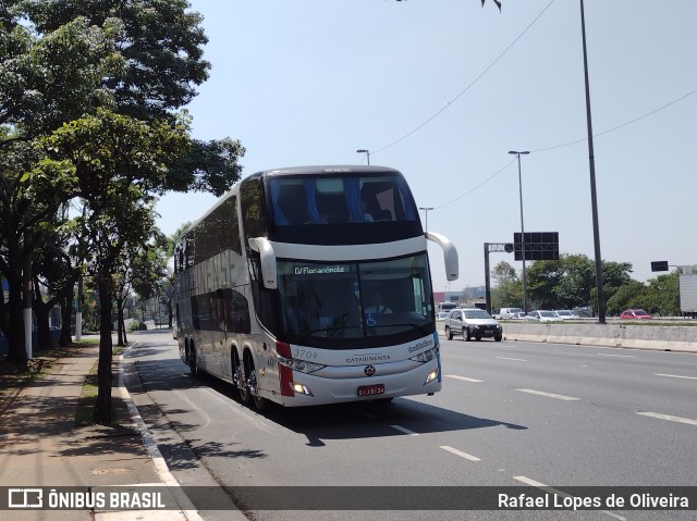 Auto Viação Catarinense 3709 na cidade de São Paulo, São Paulo, Brasil, por Rafael Lopes de Oliveira. Número da foto: #9401945.