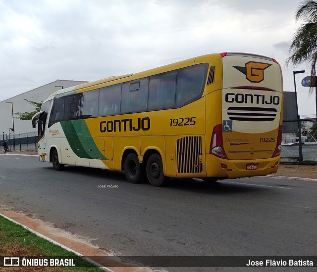 Empresa Gontijo de Transportes 19225 na cidade de Goiânia, Goiás, Brasil, por Jose Flávio Batista. ID da foto: 9406575.