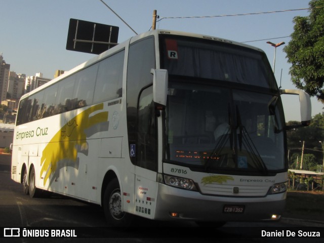 Empresa Cruz 87816 na cidade de Ribeirão Preto, São Paulo, Brasil, por Daniel De Souza. Número da foto: #9406065.