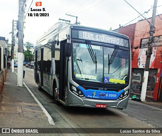 Transwolff Transportes e Turismo 6 6909 na cidade de São Paulo, São Paulo, Brasil, por Lucas Santos da Silva. Número da foto: #9412746.