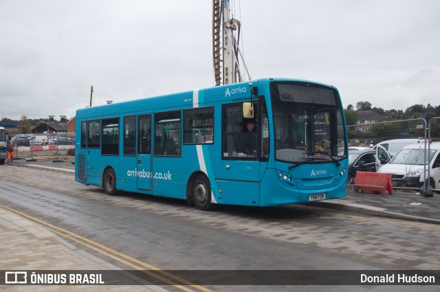 Arriva 4008 na cidade de Bishop's Stortford, Hertfordshire, Inglaterra, por Donald Hudson. Número da foto: #9412172.